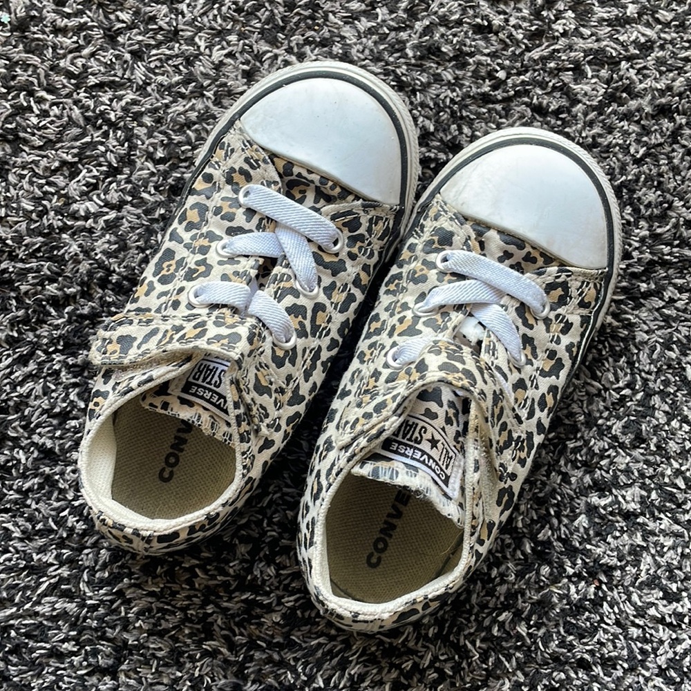 COPY - Leopard converse size 9 low top